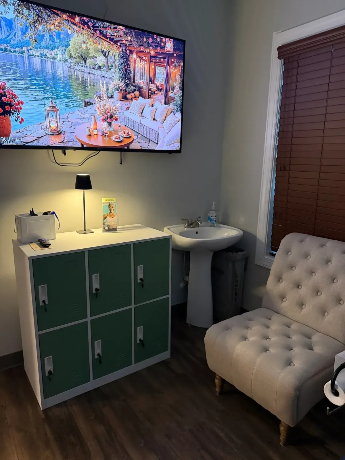 Treatment room at Aspire Trim Clinic in Matthews, NC with a tufted chair, green lockers and a wall-mounted screen